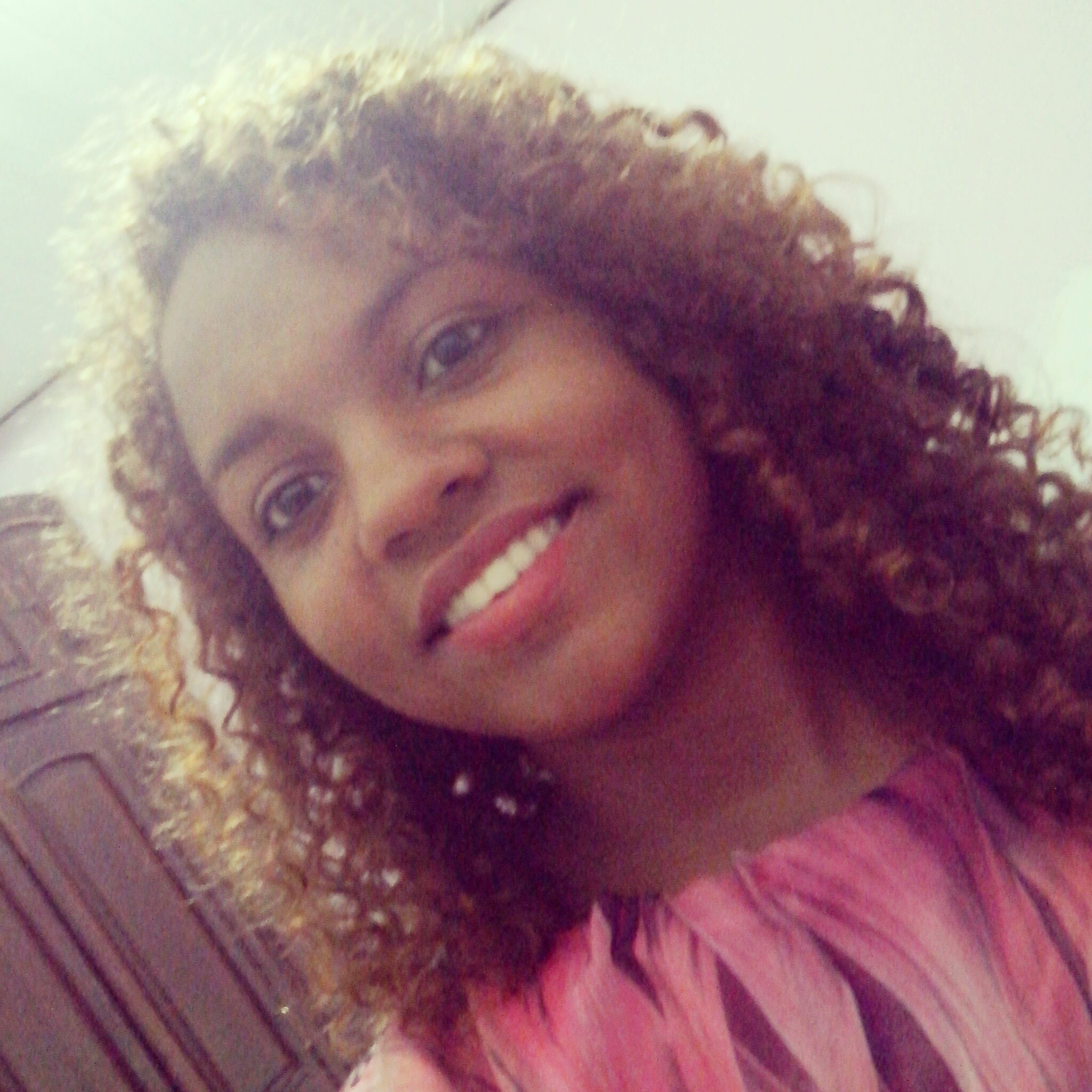 Heloisa241's profile picture. 