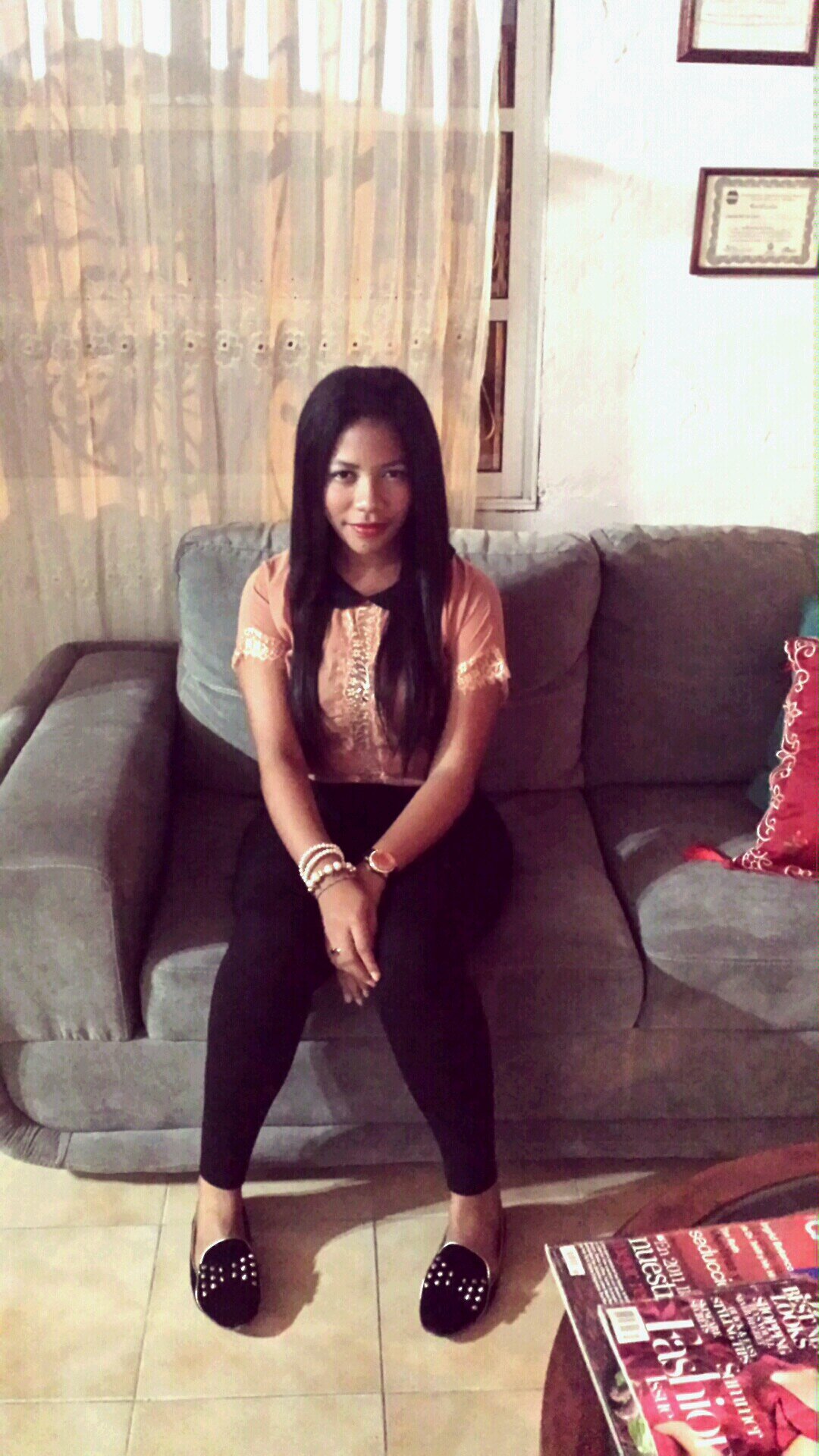 Sivira_Hernandz's profile picture. A Lo Largo De La Vida La Gente T Volverá Loco.T Faltara El Respeto Y T Tratara Mal.Deja Q Dios Lidie Con Ellos,Por Q El Odio En Tu ♥ T Consumirá A Ti También