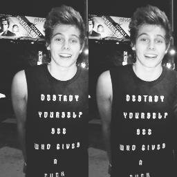 Free follow from @thehemmoh ! If you want a follow back just ask ♥♥