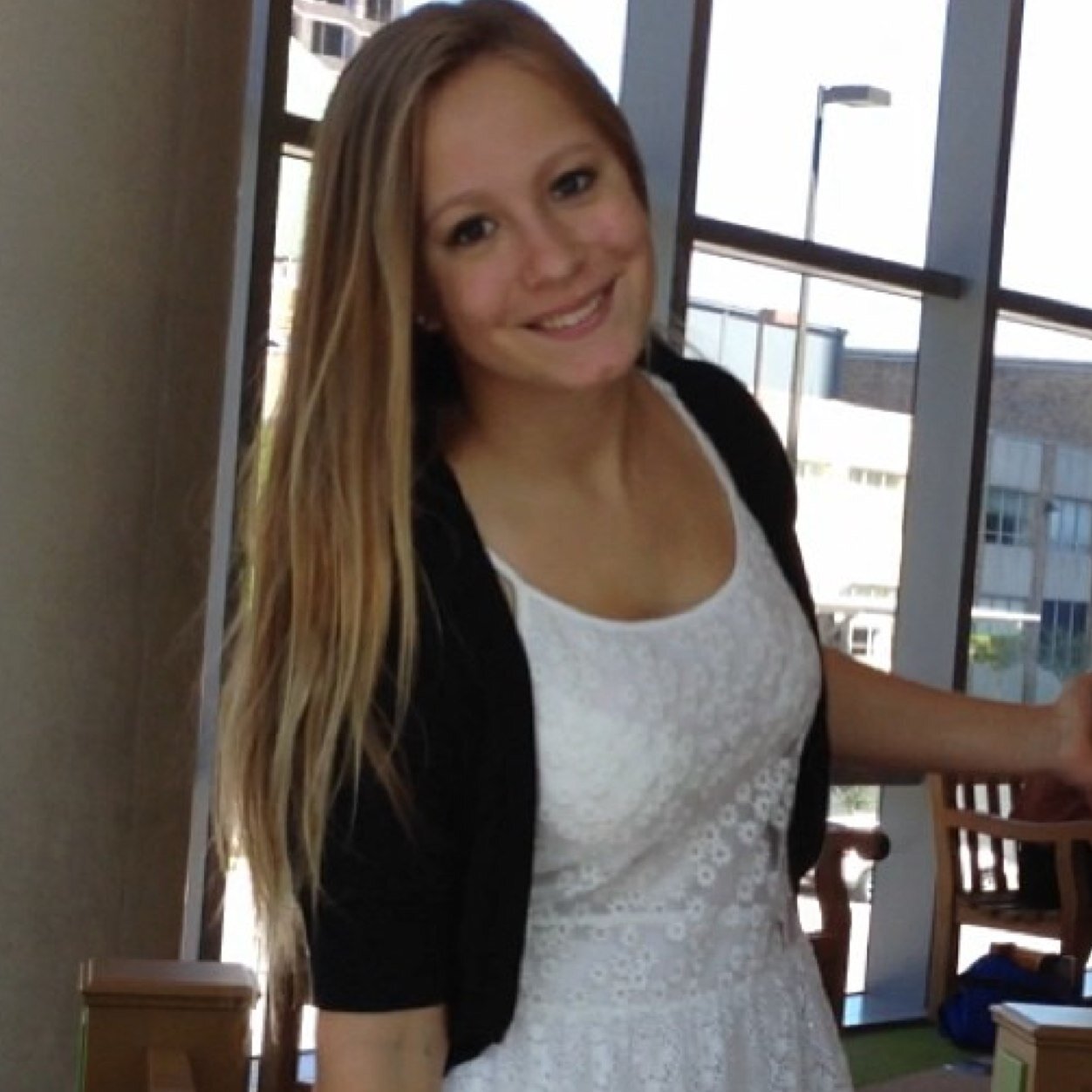 My name is anna. Im here to help