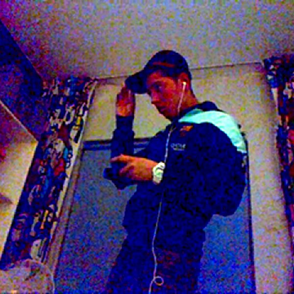 - Eenmans  
 - insta: youngboyvv