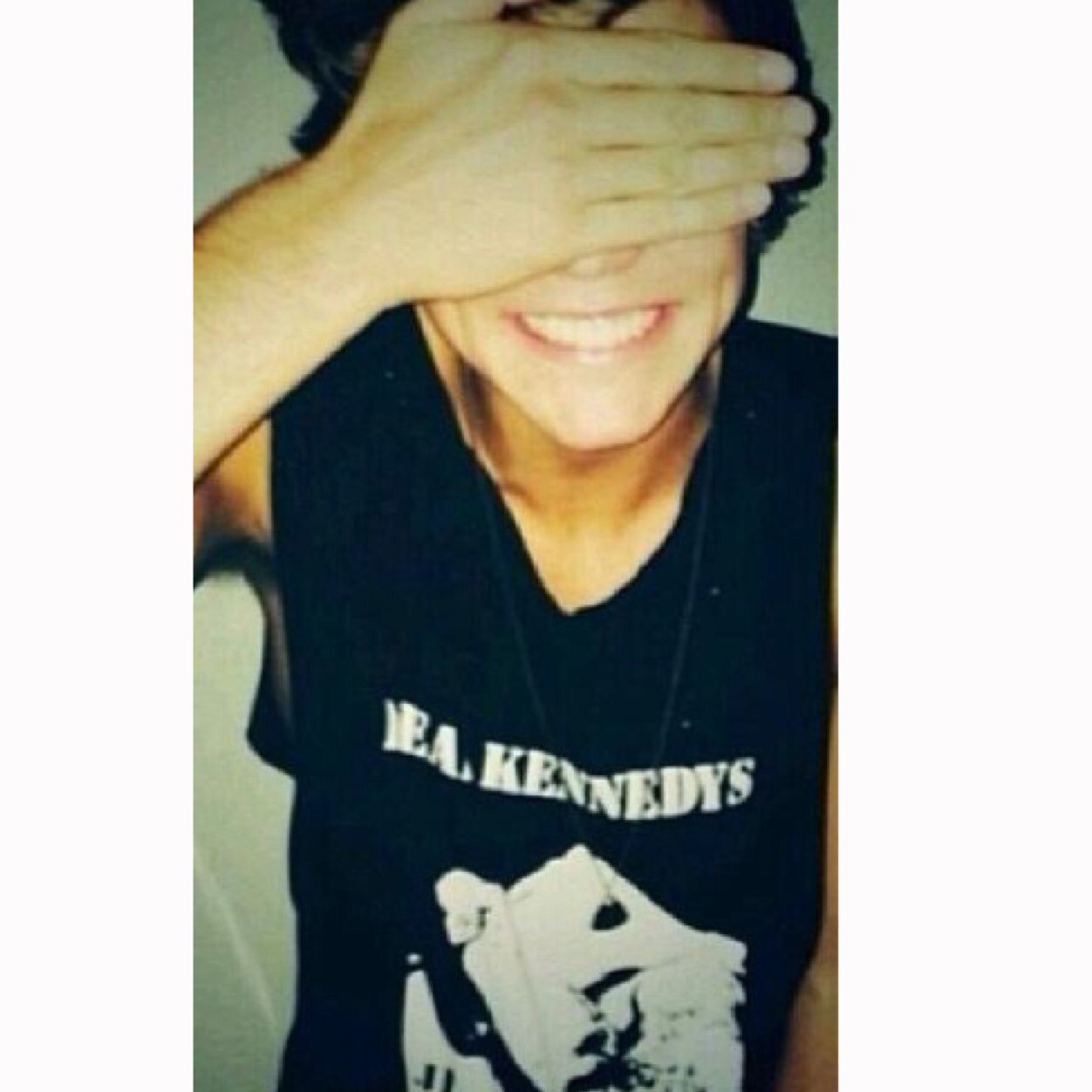 Dont follow, this is a free follow from @punkashtonx bc Ily so follow that acc bbys ♡