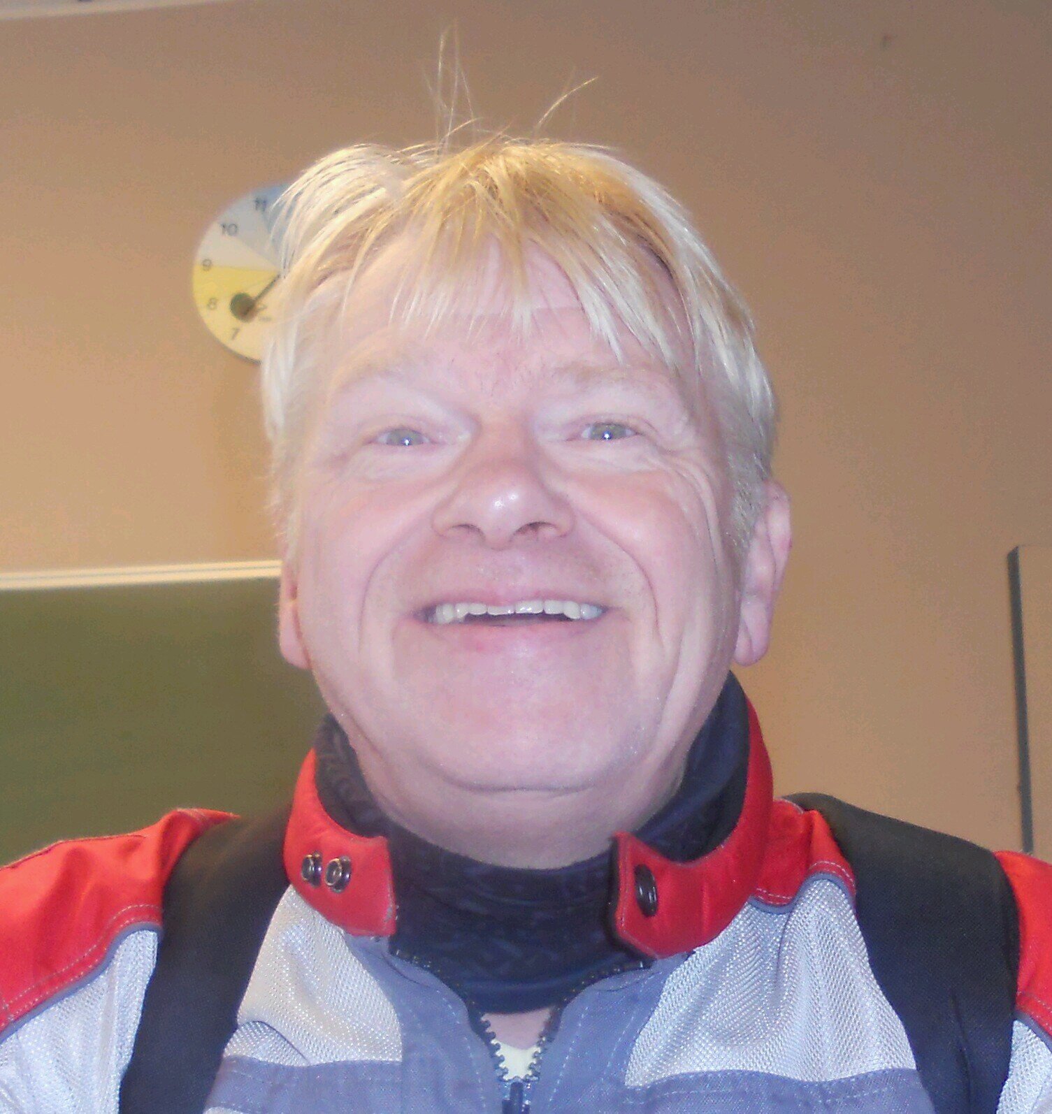 soms geloof ik mijn ogen niet, nochtans zie ik nog scherp, 36 jaar onderwijs, evenveel moeten omscholen in leren en werken, van lkr,begeleider naar coördinator.
