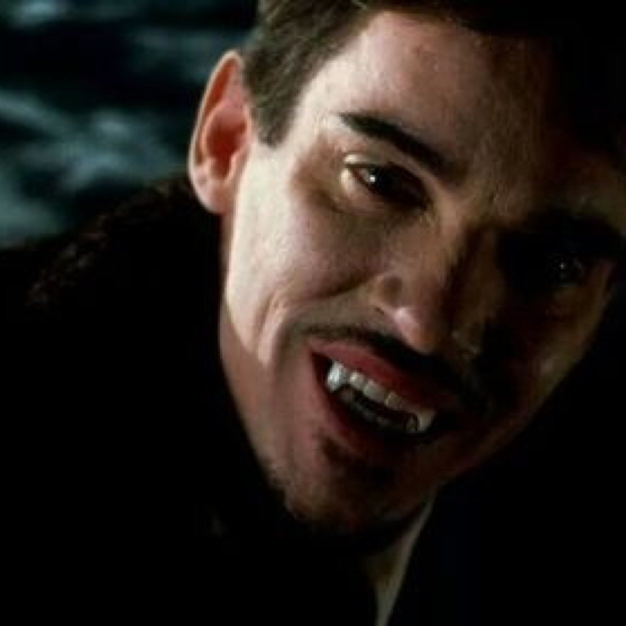 Alexander Grayson, most known as the «american» and also as Dracula, yes the vampire. [RP libre].