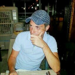 Sistemista informatico,milanista dalla nascita. adoro i gatti