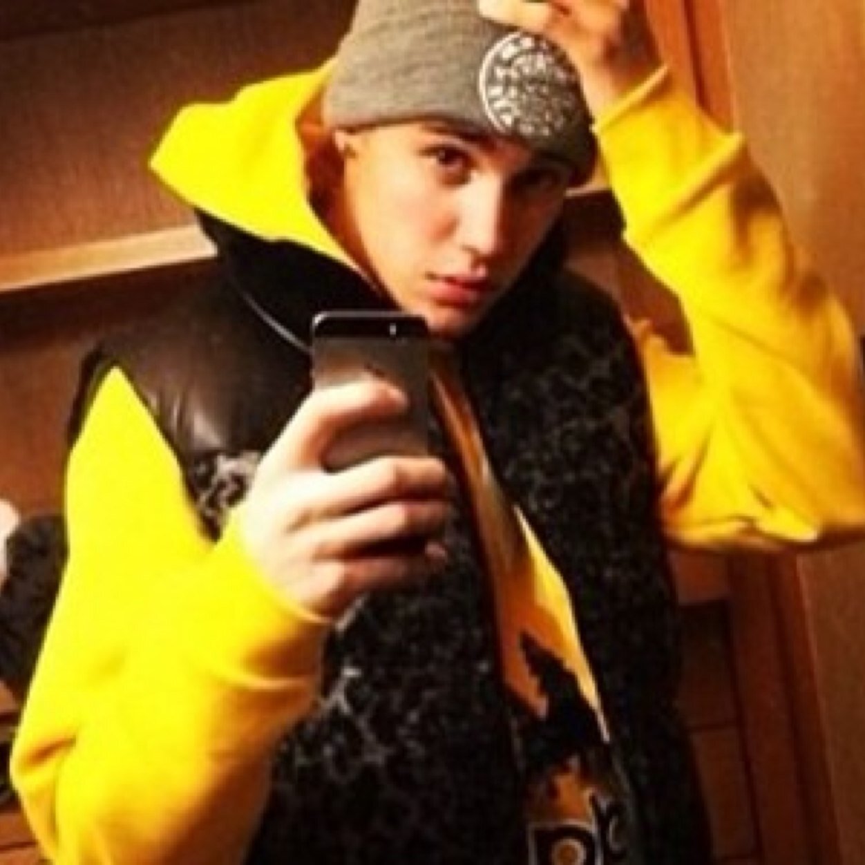 Are you a belieber.. Folow me than.. Hope justin is ganna folow me ...