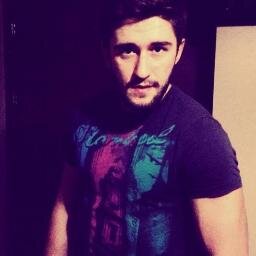 Şimdi ölsem de olur ve seni görmem de içim huzurludur böylece.