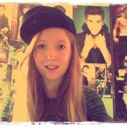 I am 14 years, I am living in Croatia..Justin is my life..