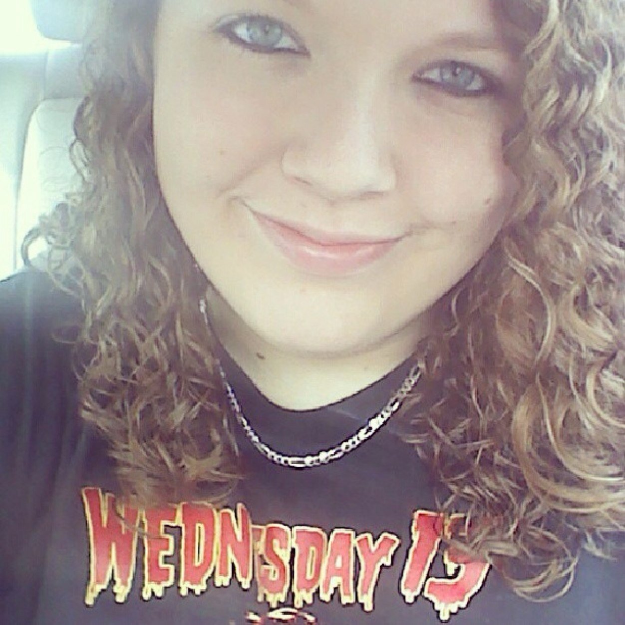 Lit_Loving_Lea's profile picture. 20, LHS graduate, Junior at JSU, Elite Honors Scholar, JSU Honors Program VP, Future English Teacher. I read, crochet, drink coffee, and listen to metal. \m/