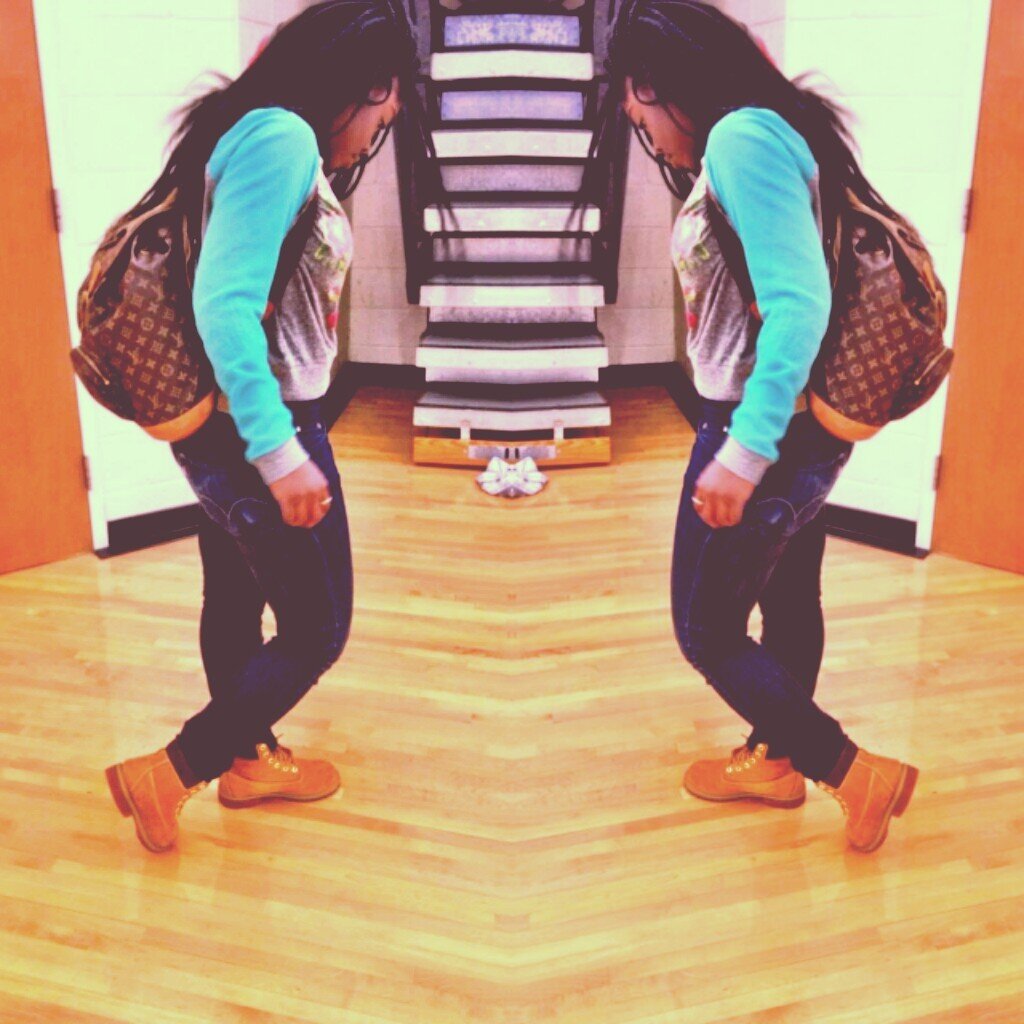 my name is *EBONY *Im silly i sing dance and party....love soccer & basketball ...now click that follow button and follow yours truly ; )