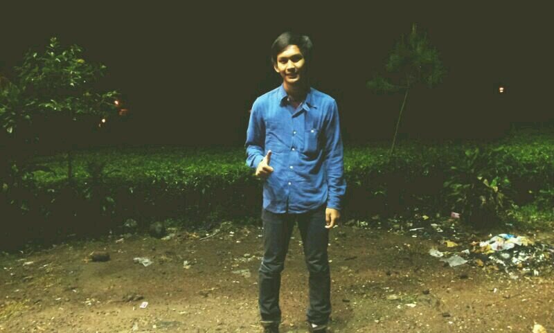 rizallr's profile picture. 