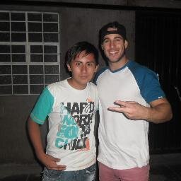 Soy Un Chico amigable y soy el Presidente del @FCO_EyalBerkove :)