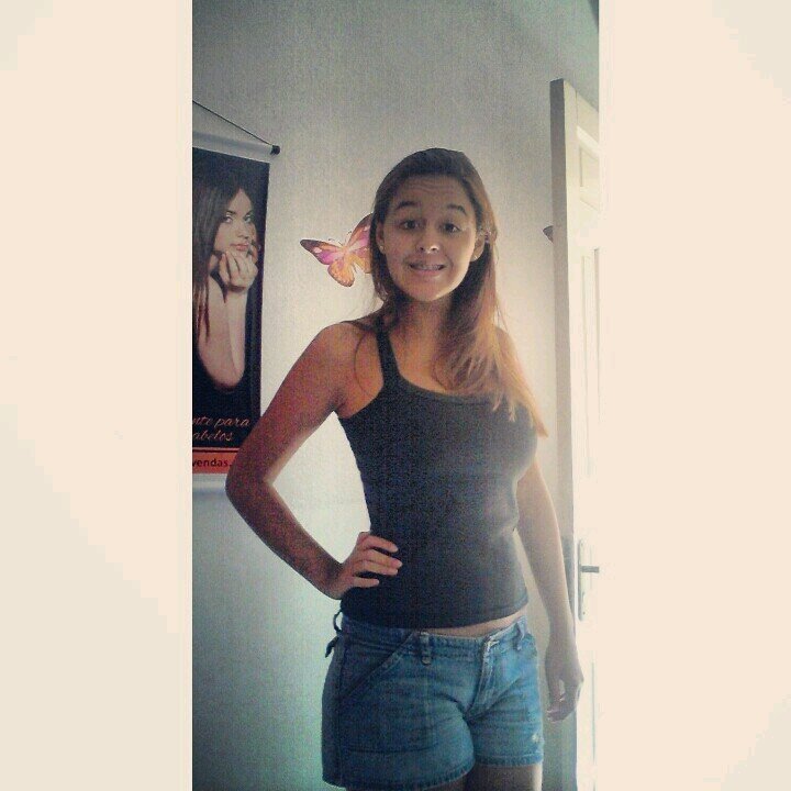 Não desiste, sorria. Você é mais forte do que pensa e será mais feliz do que imagina.
            
                    http://t.co/wuNFuGnHDx