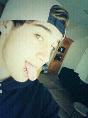 All members of @janoskian please follow me. Austin Mahone follow me ILY All
