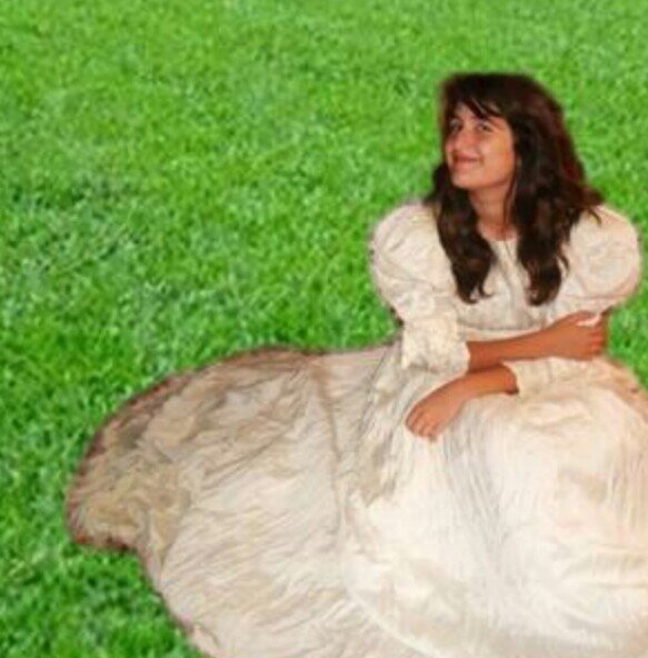 Chulaza del parque. Exdueña de una cobaya fallecida. Risa [mucha risa]. Nostálgica. Son muchos años y yo vengo pocos días. SIEMPRE.