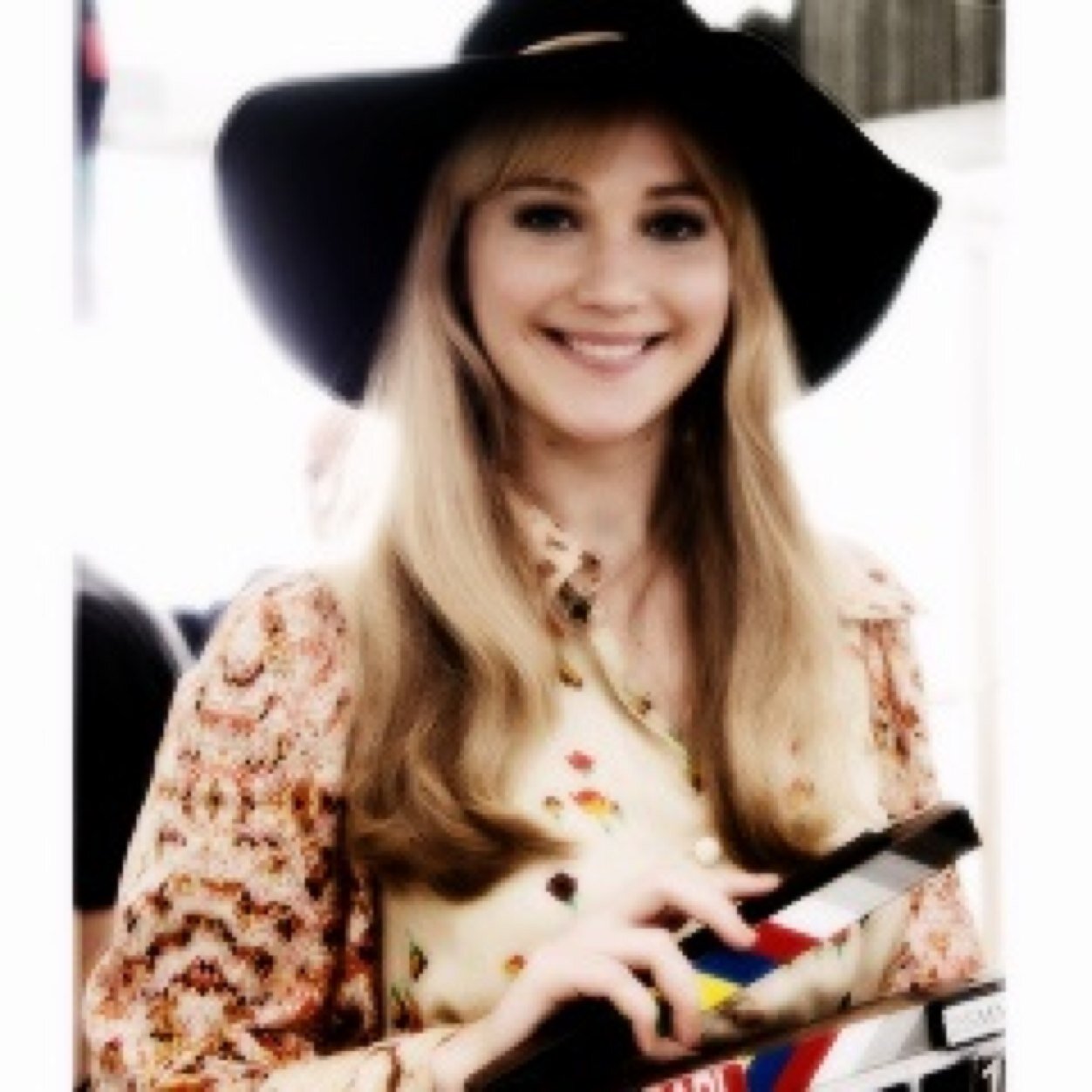 free follow from @jlawrxnce just because Jennifer Lawrence is awesome