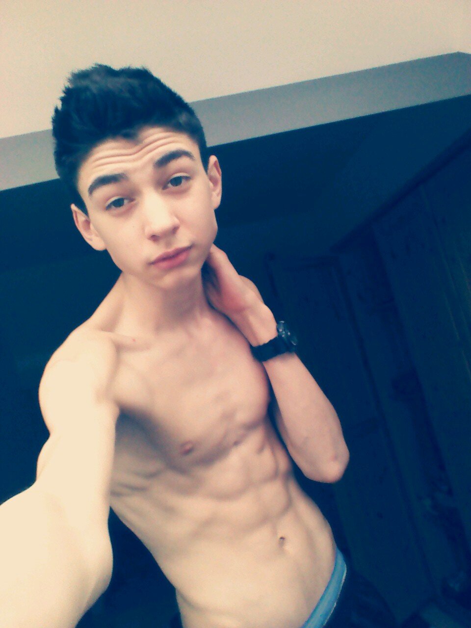 follow on insta: akii_official ... #you're the best ! ;)  80% belieber !