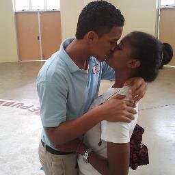 Soy de las personas que viven su vida alegre no le paro a lo que los demas digan y me siento feliz conmigo mismo Mi #GF  #SHAILIN ☺♥ sE vA AkE dARoTrO añO MasS