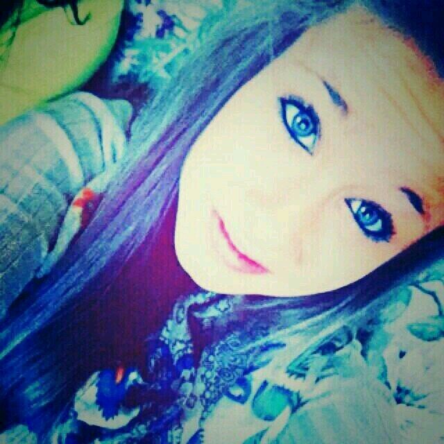 I'm a country girl an I'm single I love to hunt, fish, ride bulls, and go mudding if you wanna know anything else just let me know!(:♥