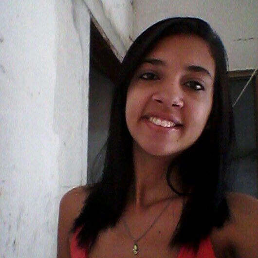 Pouca coisa é necessária para transformar inteiramente uma vida: amor no coração e sorriso nos lábios.