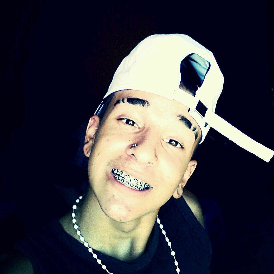 whats: 992351991