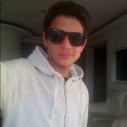 cantante,modelo,compositor,fotografo,creador de dubstep y mas!.