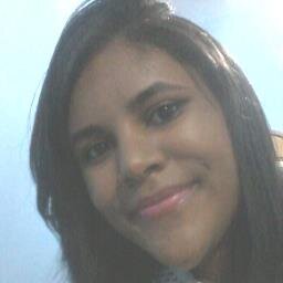 Nuuncaa desisto dos meus sonhos, tenho Deus na minha vida, amo família e amigos, faço o q tiver ao meu alcance por eles!!'' u.u