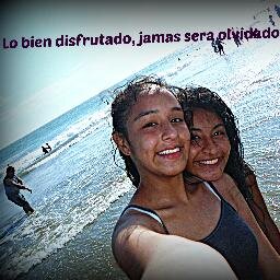 Hey :) Soy espontanea jeje amorosa :) Amoo a mi Familia..!! :) y mas q todo TJ :)