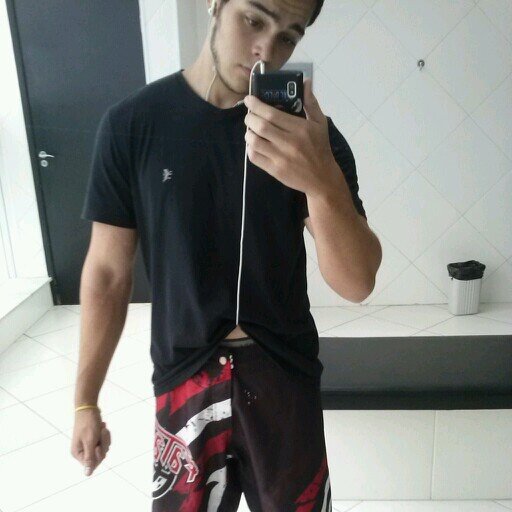 Por mais que seja do bem o que vc faz sempre vai ter um idiota pra te criticar!!
