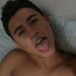 Amo quem me ama , e foda-se quem me odeia .