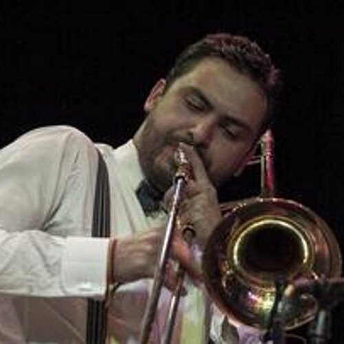 Musico trombonista colombiano, integrante de la banda Toño Barrio y de la orquesta de la fortuna doremillones.