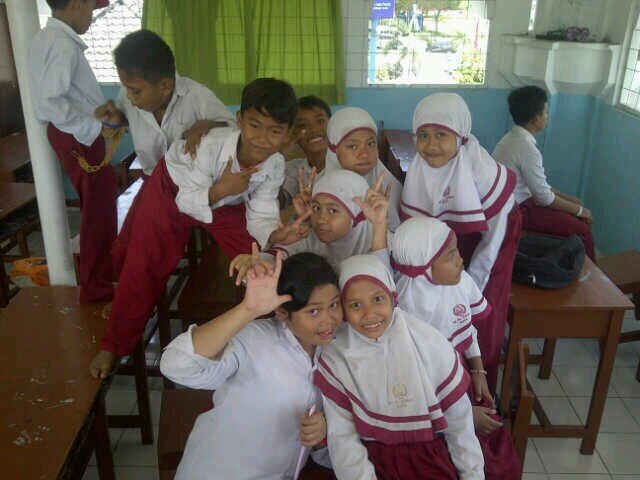 6 ABBAS adlh nama salah satu kls d MI al-azhar tuban bali, kami sangat kompak dan selalu semangat follback?just mention ;)