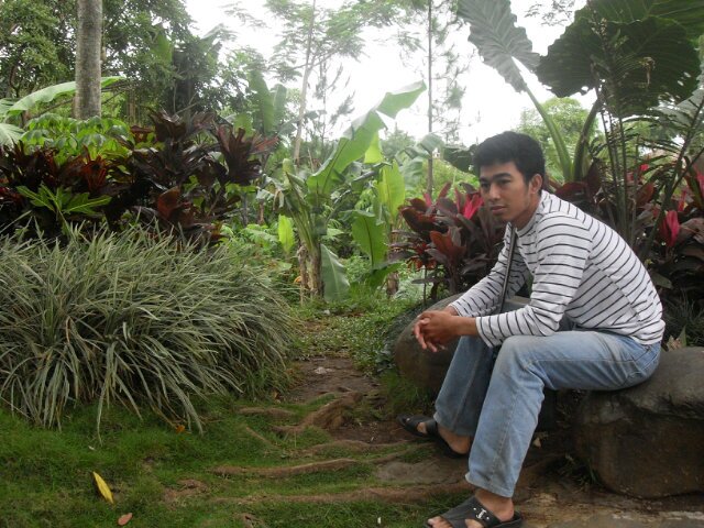 juroadji's profile picture. Masa lalu tidak untuk dibenci, karena kita adalah produk masa lalu, yg harus difokuskan adalah masa depan.