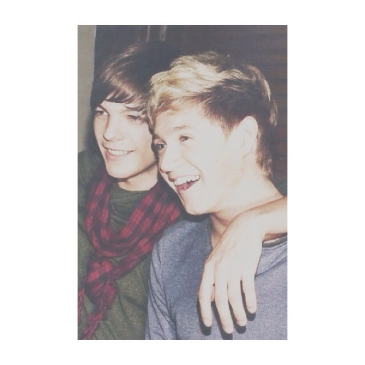 follow @ZAYNFRISSON and if you follow it would mean a lot, thank you !!