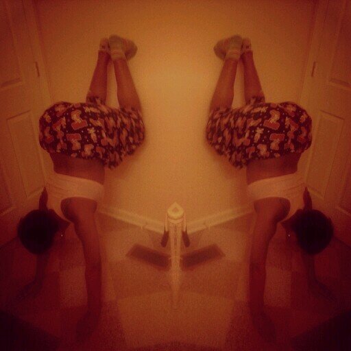 chilling , follow me & I'll follow back . follow my twin too @NaionnaCOLE  ♥