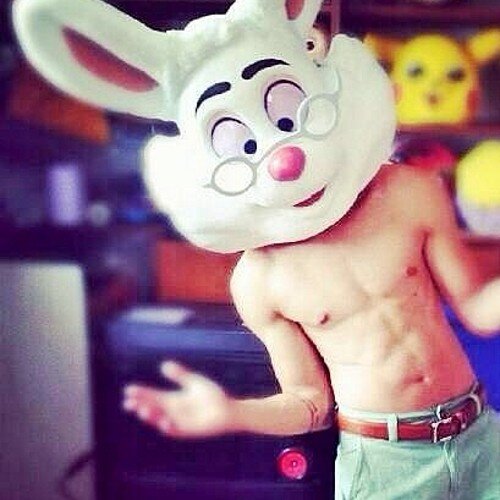 Brazilian, 23 years old, Single, Live in Rio de Janeiro (Brazil). Writer, Actor and Blogger.