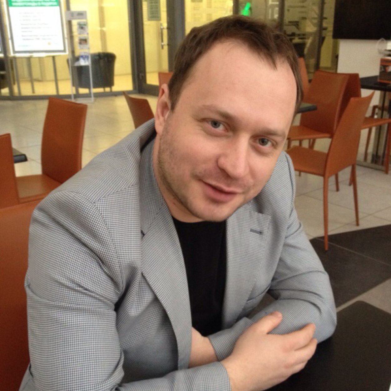 Предприниматель по духу, маркетолог по мировоззрению. Совладелец интересного бизнеса. Люблю Родину, по-правде.
