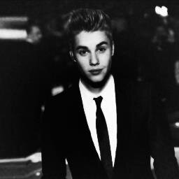 KENDİNİ MÜZİĞE ADAMIŞ BİR ~~~~ }BELİEBER~SMİLER~ LOVATİC~SELENATOR ~NEVER SAY NEVER~
