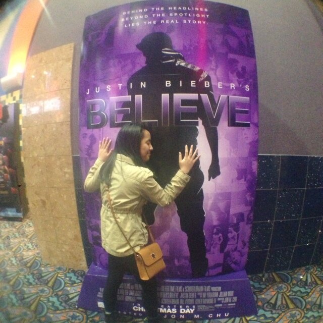 hey well I like Justin Bieber and that's about it goodnight everyone I'll be here all week