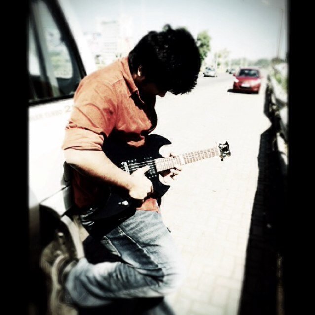 Singer, Writer, Artist, Painter, Movie Freak, Photographer.. Etc etc. Basically.. I Love to Live life KING Size!!