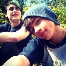 Free follow for you bc you are awesome :) 
follow my main acc @hemmingsismyboy (Ifb)
5sos love you don't forget