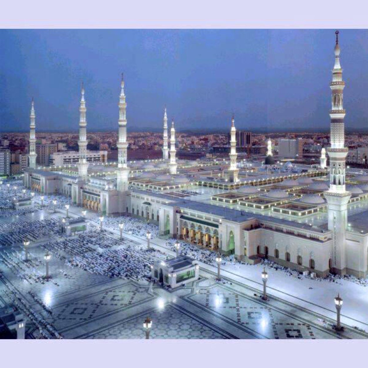 حساب يقوم بترتيب الحجوزات الفندقية لزوّار الحرمين الشريفين للتواصل من داخل وخارج المملكة العربية السعودية