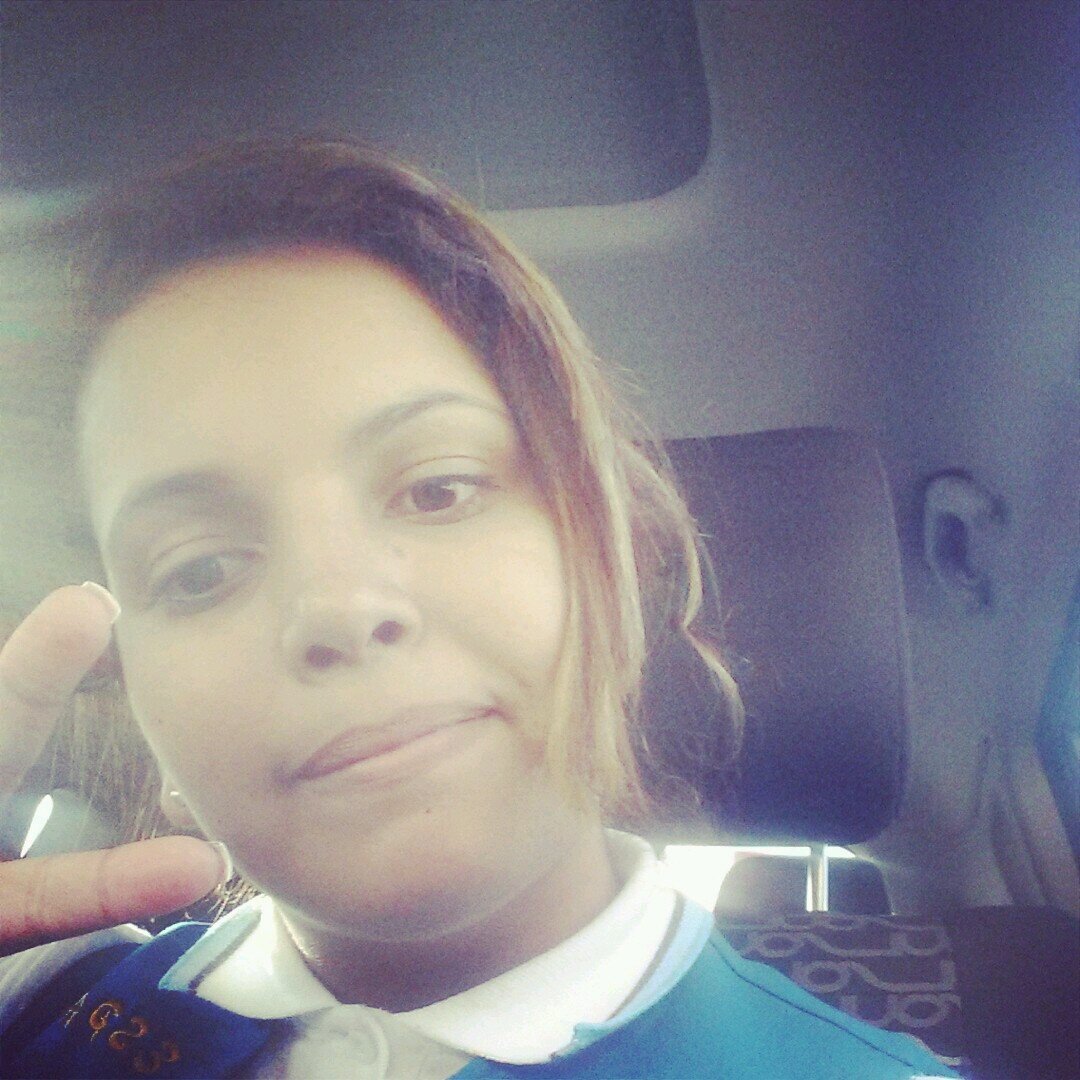 I love dancing love pop music,electronic music , love kpop      love my life  hate school    single  17 yaers old