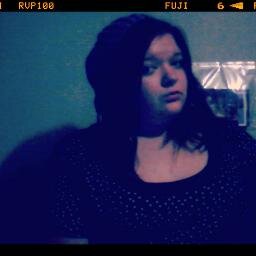 Yo call me Renata i'm 18 n' i ludd 1D, Ed Sheeran, his cousin Jetro Sheeran  straight-up followes me! here is mah tumblr --- http://t.co/Zy3PmSA8mz