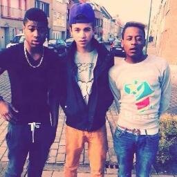 Peoplearecute's profile picture. Kiss me thru the phone :*