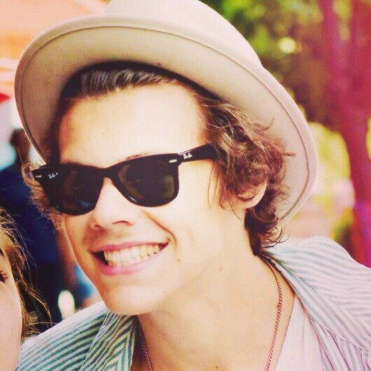 //LANA//  Hey,I'm Harry. I'm 19. SCRIVETEMI IN DM PLIZ