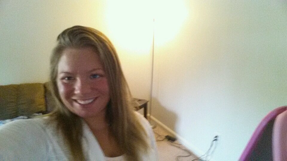 angel_eyez27's profile picture. 