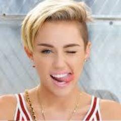 öğrenci,miley cyrus hayranı onun için herşeyi yapar,hobileri ;müzik ve dans,''rica ederim'' ve ''mersi'' sözlerini hep kullanır veeee pizza delisidir.   :D  :*