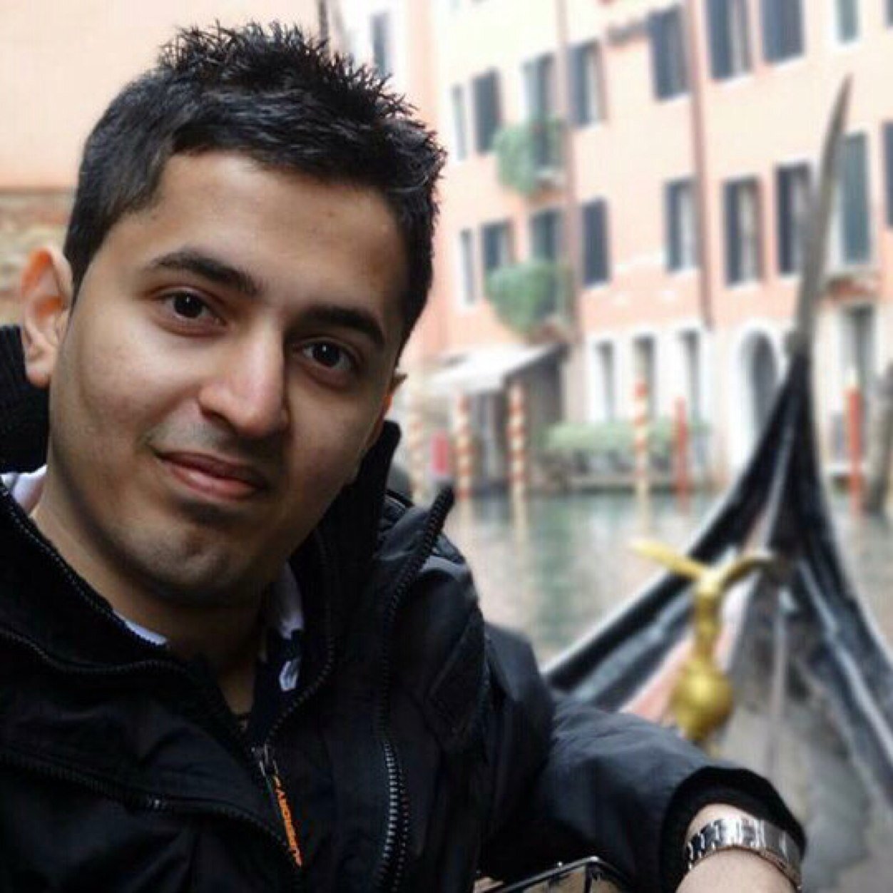 Management Graduate and a hotelier (Chef to be precise) #foodie at heart, #ManUtd fan for life. A proud #indian #pessimistic #dreambig