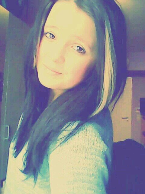 Teenager*-*, from Germany, single, brown eyes & hairs :D  AND FOLLOW ME!!!, I FOLLOW BACK !!! *-*